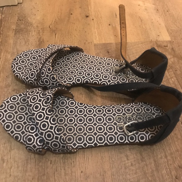 Sperry Flats - Picture 3 of 4